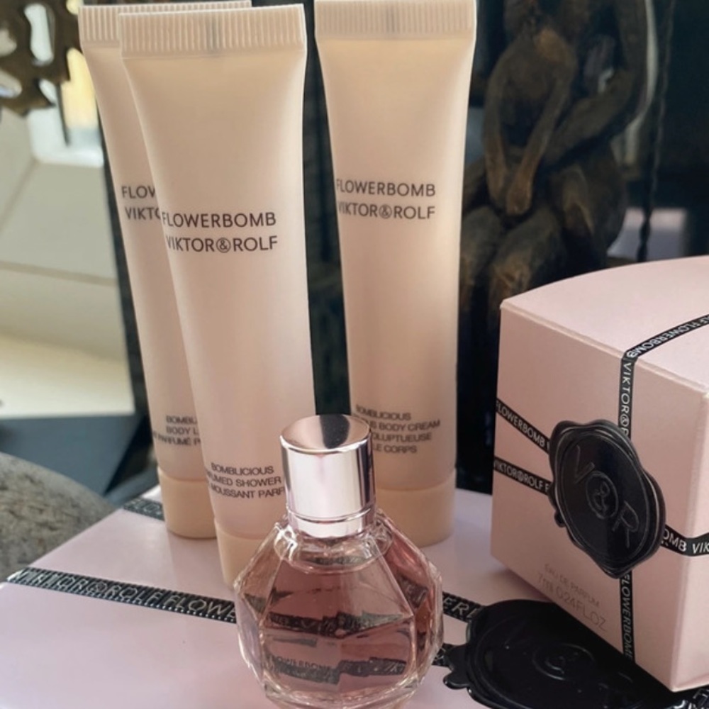 Viktor & Rolf Flowerbomb Deluxe bombilicious Perfume Set - Picture 2 of 8